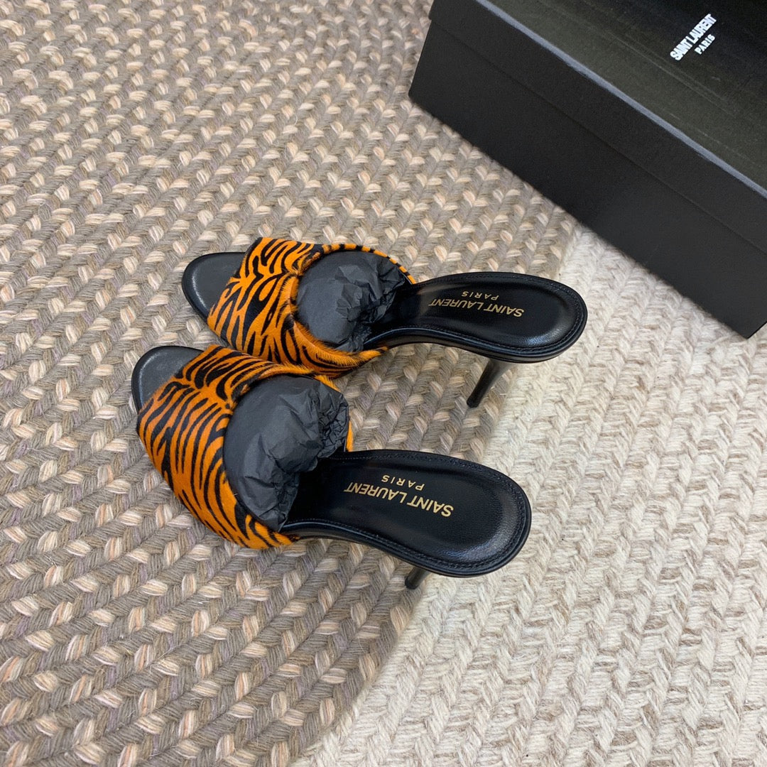 LA 16 HEELED MULES IN TIGER PATTERN RABBIT FUR - 34