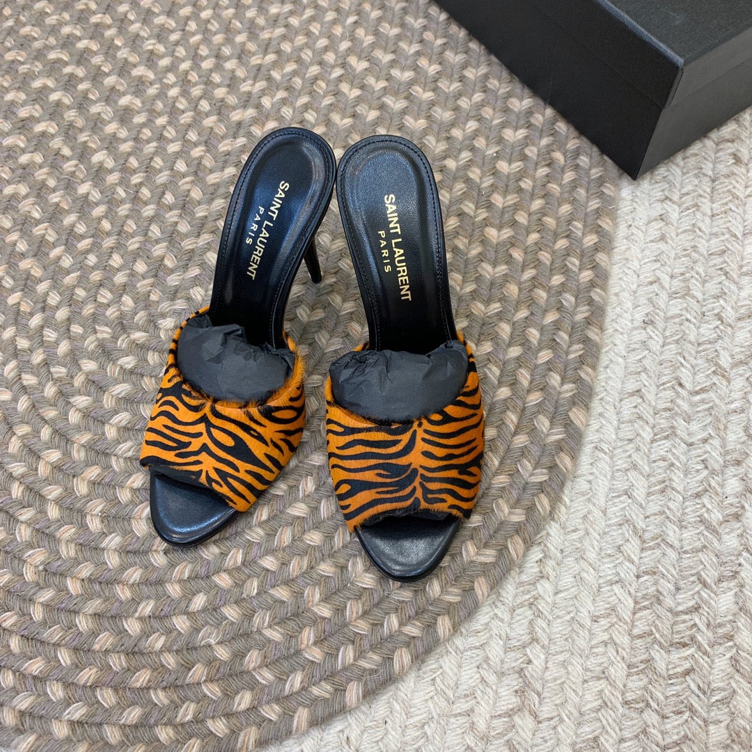 LA 16 HEELED MULES IN TIGER PATTERN RABBIT FUR - 34