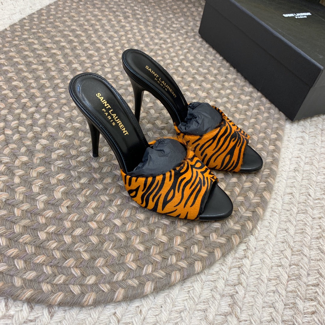 LA 16 HEELED MULES IN TIGER PATTERN RABBIT FUR - 34