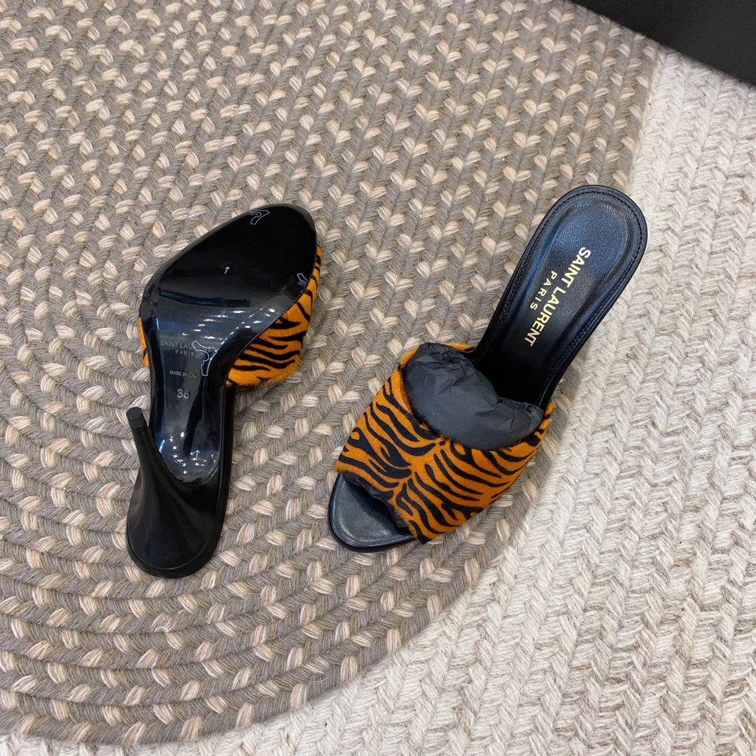 LA 16 HEELED MULES IN TIGER PATTERN RABBIT FUR - 34