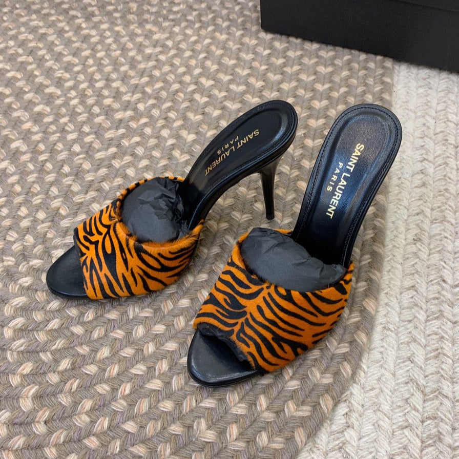LA 16 HEELED MULES IN TIGER PATTERN RABBIT FUR - 34