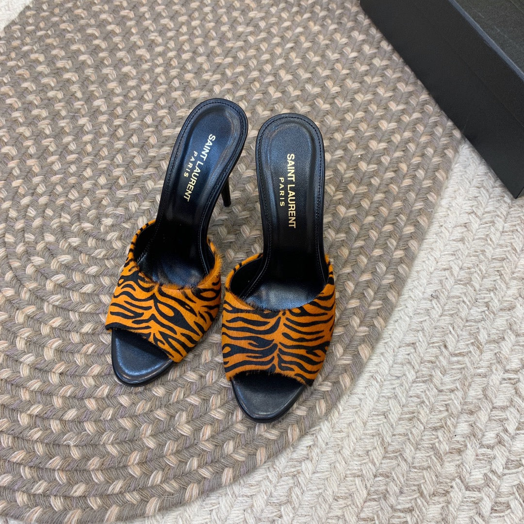 LA 16 HEELED MULES IN TIGER PATTERN RABBIT FUR - 34