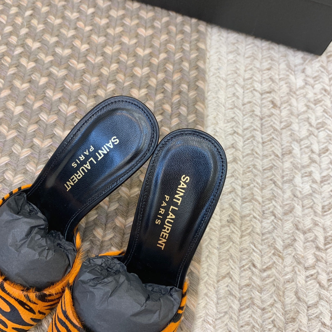 LA 16 HEELED MULES IN TIGER PATTERN RABBIT FUR - 34