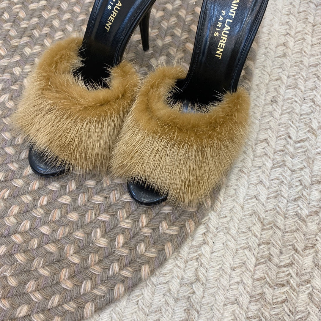 LA 16 HEELED MULES IN DRIED MOSS RABBIT FUR AND SMOOTH LAMBSKIN - 34