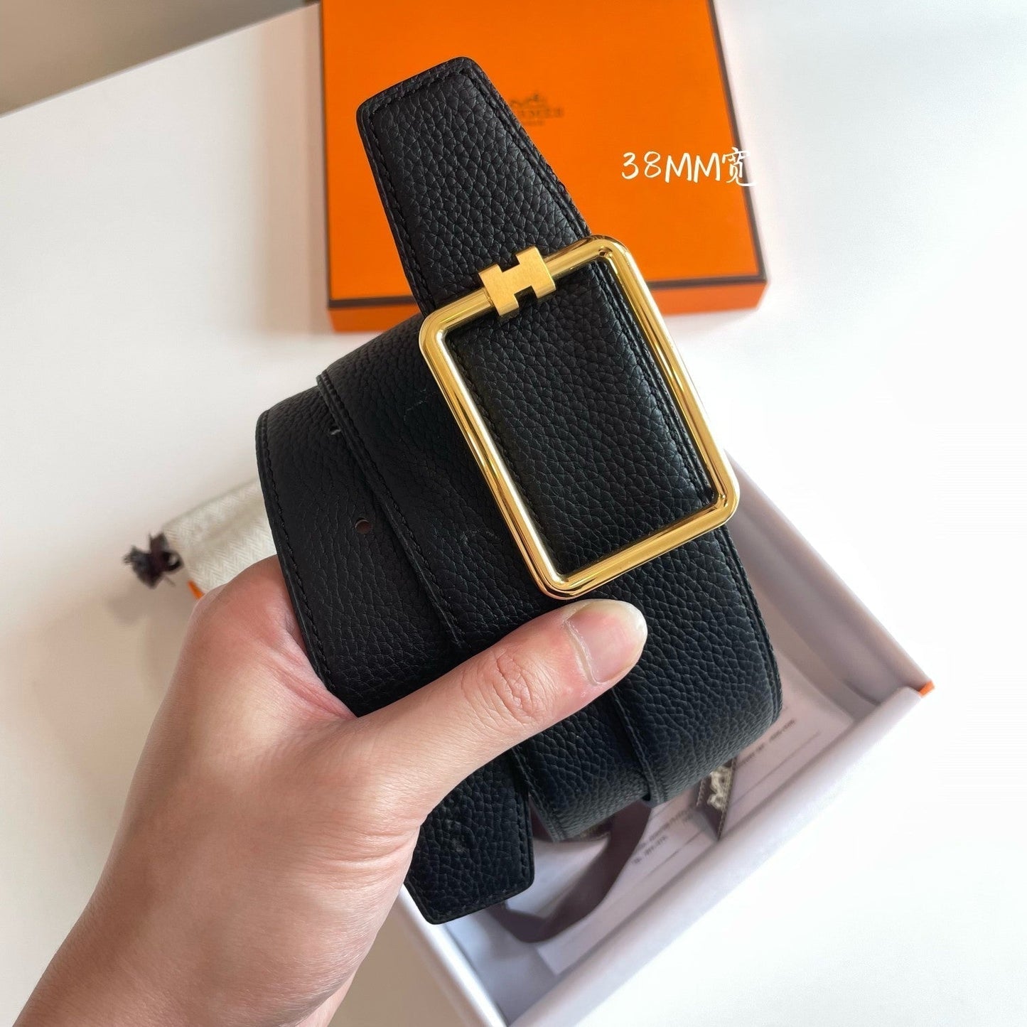 TUBE H BELT GOLD BUCKLE & REVERSIBLE BLACK LEATHER STRAP 38MM - 30