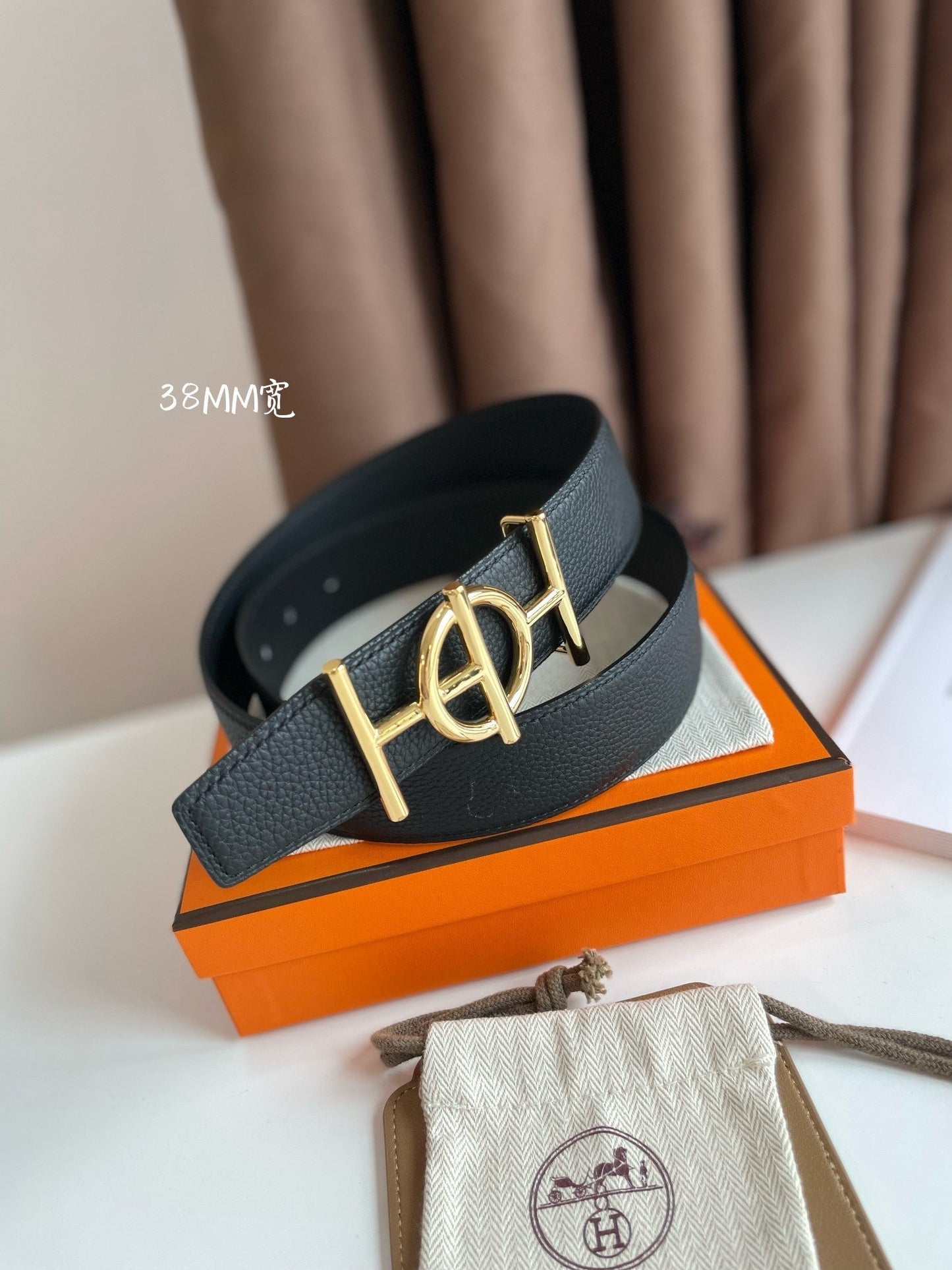 ULYSSE BELT BUCKLE & REVERSIBLE BLACK LEATHER STRAP 38MM GOLD HARDWARE - 30