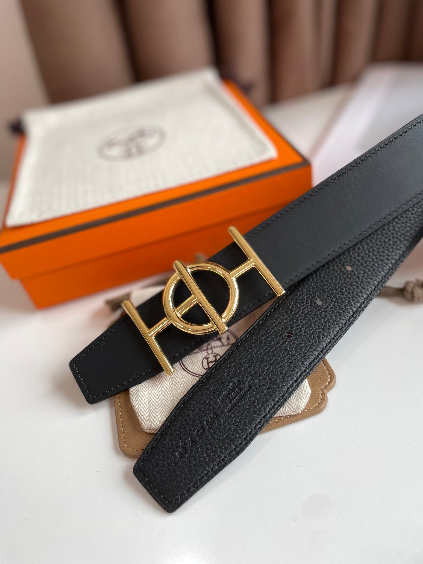 ULYSSE BELT BUCKLE & REVERSIBLE BLACK LEATHER STRAP 38MM GOLD HARDWARE - 30