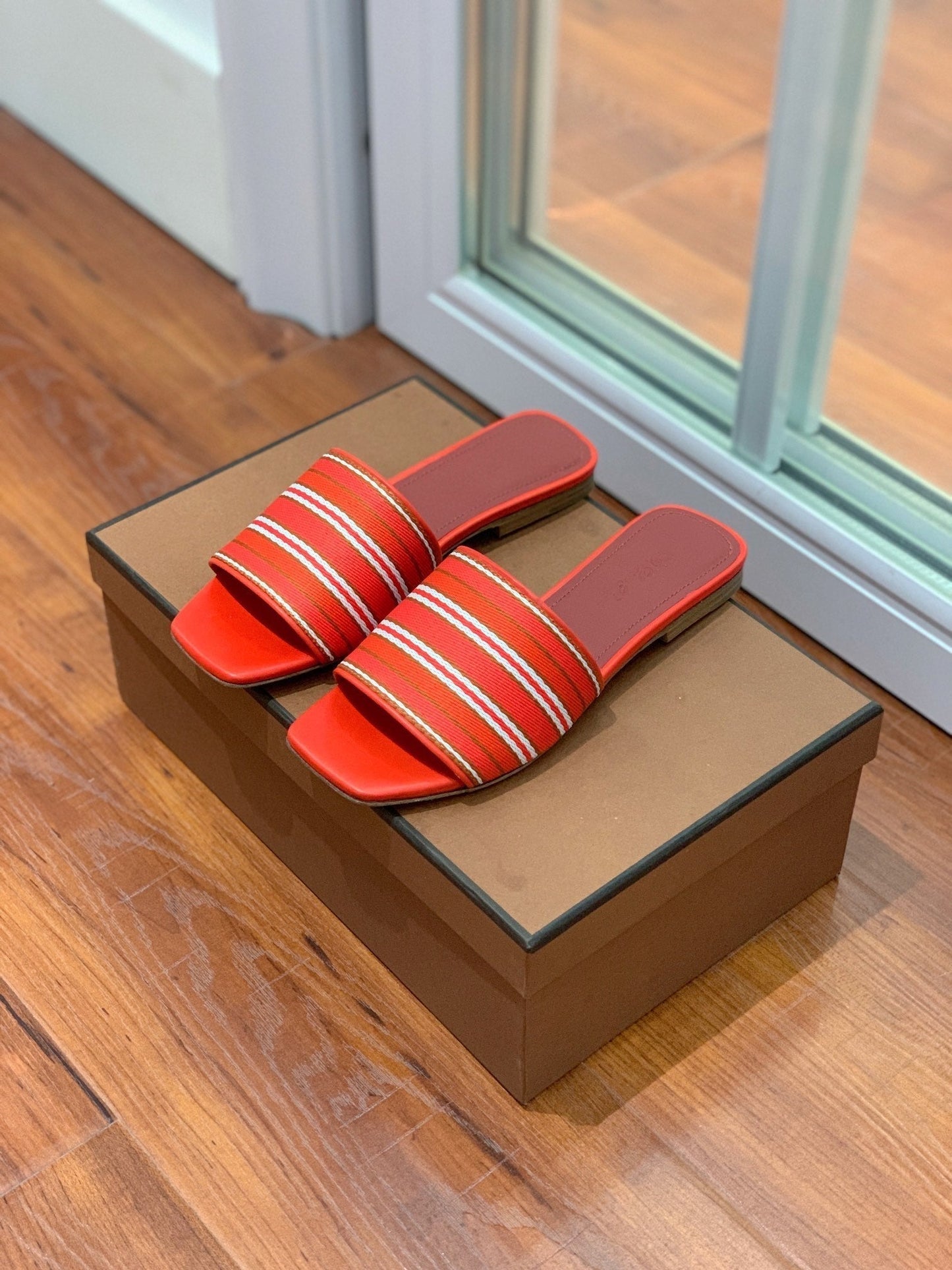 LP RAFFIA CHARMS FLATS SANDAL ORANGE AND WHITE CALFSKIN - 35