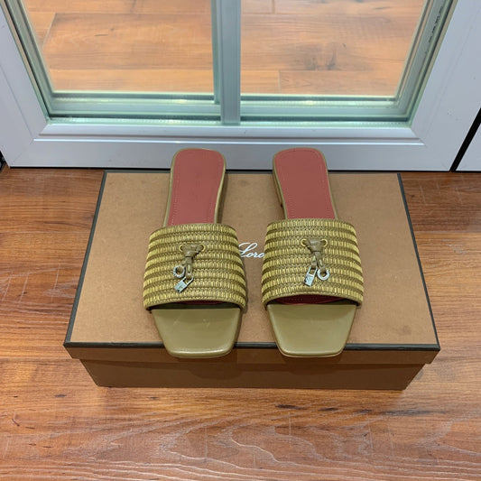 LP RAFFIA CHARMS FLATS SANDAL OLIVE CALFSKIN - 35