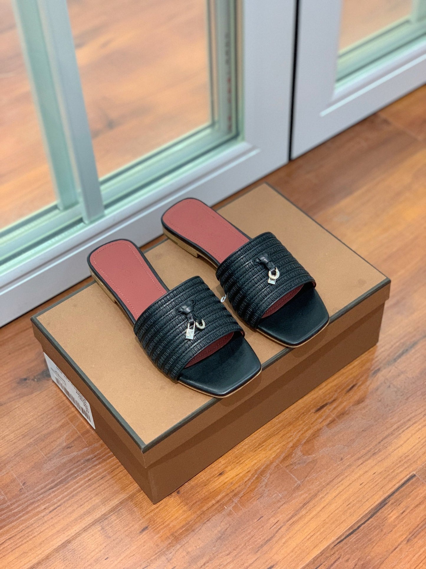 LP RAFFIA CHARMS FLATS SANDAL BLACK CALFSKIN - 35