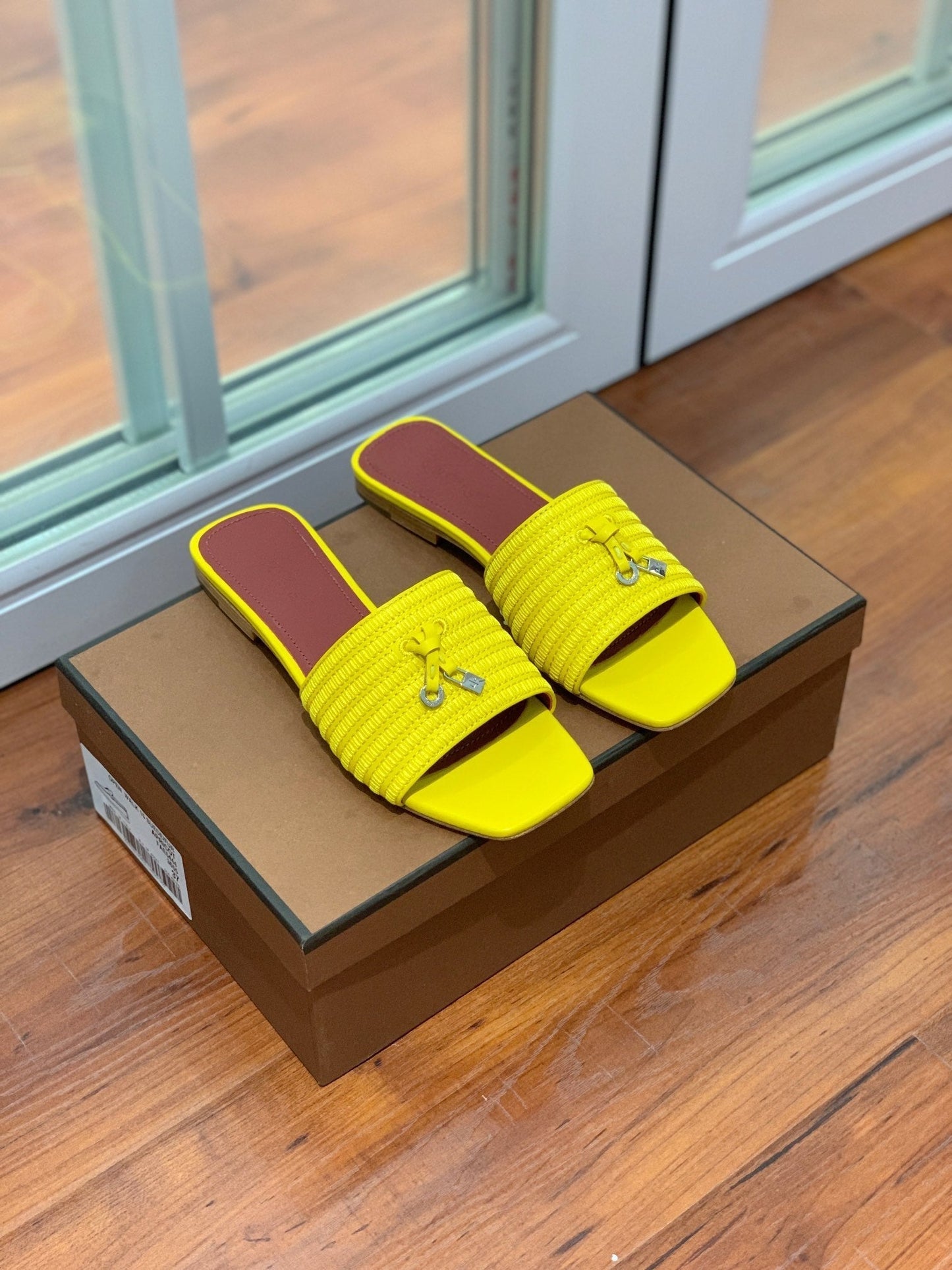 LP RAFFIA CHARMS FLATS SANDAL LEMON CALFSKIN - 35