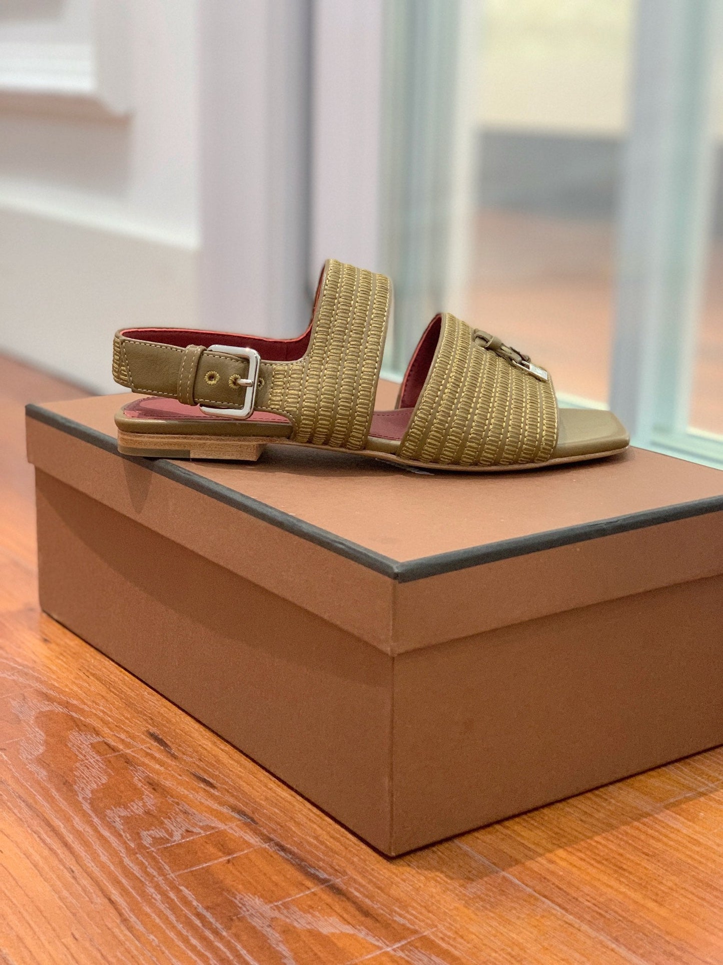 LP RAFFIA CHARMS STRAP FLATS SANDAL OLIVE CALFSKIN - 35