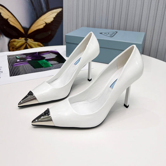 PRADA 26S ТУФЛІ-ЧОВНИКИ НА ШПИЛЬЦІ 95 ММ З ТЕЛЯЧОЇ ШКІРИ БІЛОГО КОЛЬОРУ З МЕТАЛЕВИМ НОСКОМ