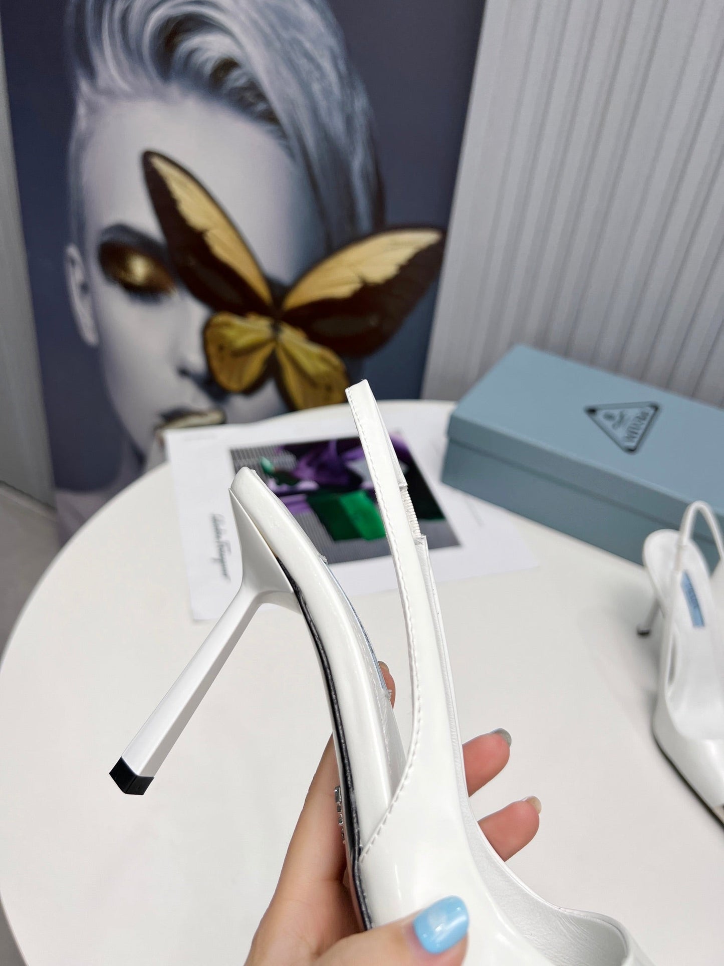 PRADA 26S ТУФЛІ-СЛІНГБЕКИ НА ПІДБОРАХ 95 ММ З ТЕЛЯЧОЇ ШКІРИ З МЕТАЛЕВИМ НОСКОМ, БІЛІ