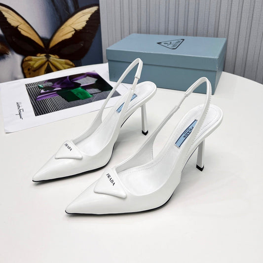 БОСОНІЖКИ PRADA 26S НА ШПИЛЬЦІ 95 ММ З БІЛОЇ ЛАКОВАНОЇ ТЕЛЯЧОЇ ШКІРИ З ЛОГОТИПОМ