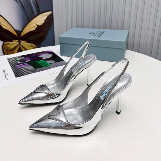 PRADA 26S ТУФЛІ-СЛІНГБЕКИ НА ШПИЛЬЦІ 95 ММ ЗІ СРІБНОЇ ЛАКОВАНОЇ ТЕЛЯЧОЇ ШКІРИ З ЛОГОТИПОМ