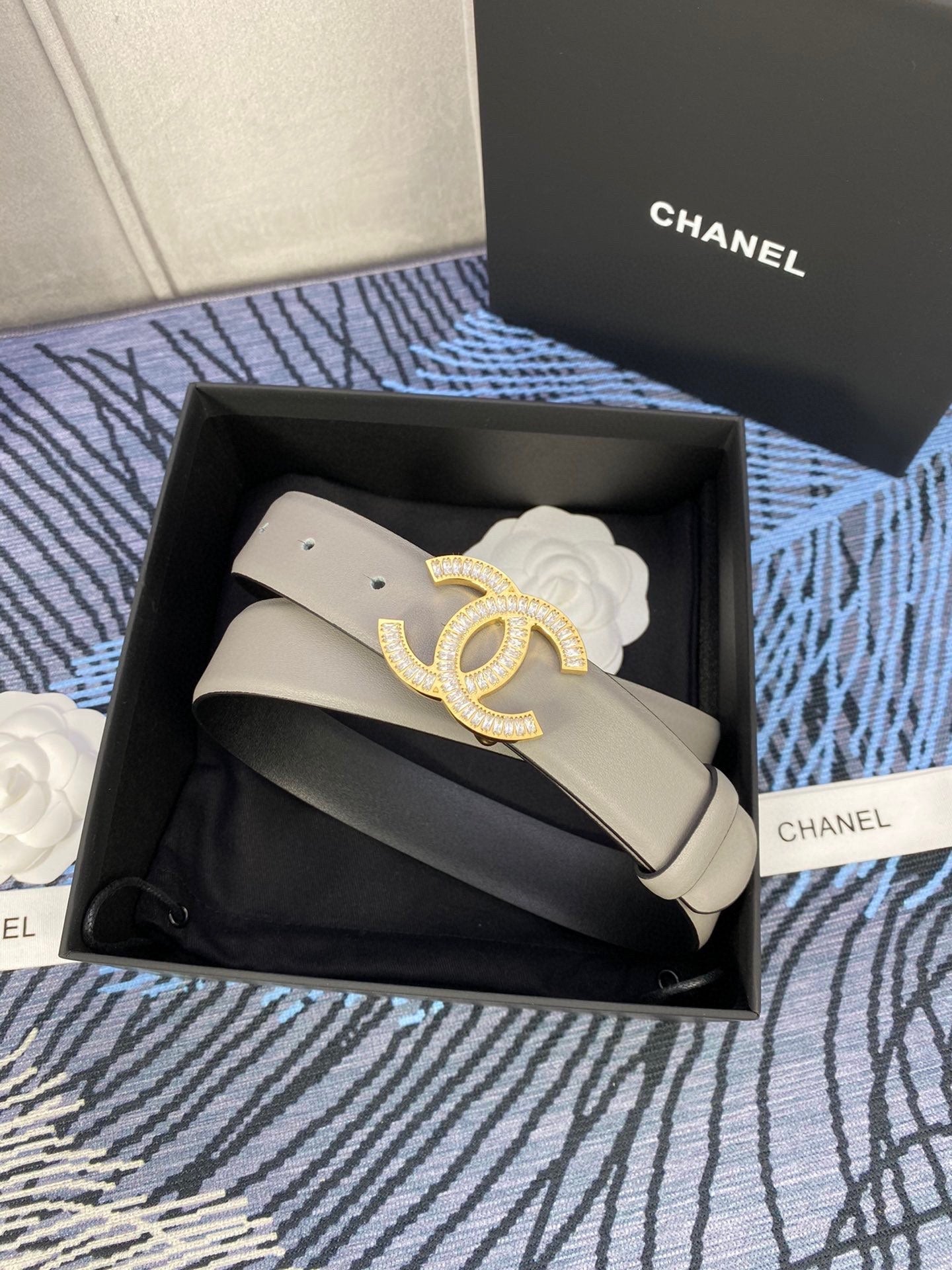 CHANEL 25S BELT 30 MM IN GREY CALFSKIN WITH GOLD HARDWARE 615093 - 30