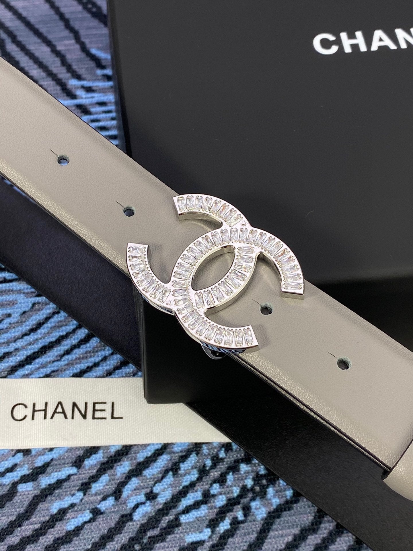 CHANEL 25S BELT 30 MM IN GREY CALFSKIN WITH SILVER HARDWARE 615093 - 30