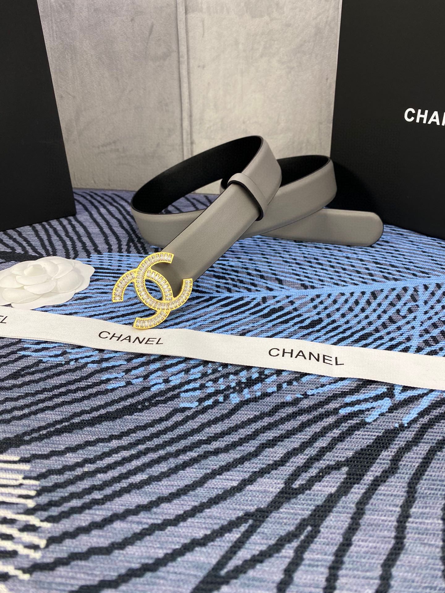 CHANEL 25S BELT 30 MM IN GREY CALFSKIN WITH GOLD HARDWARE 615093 - 30