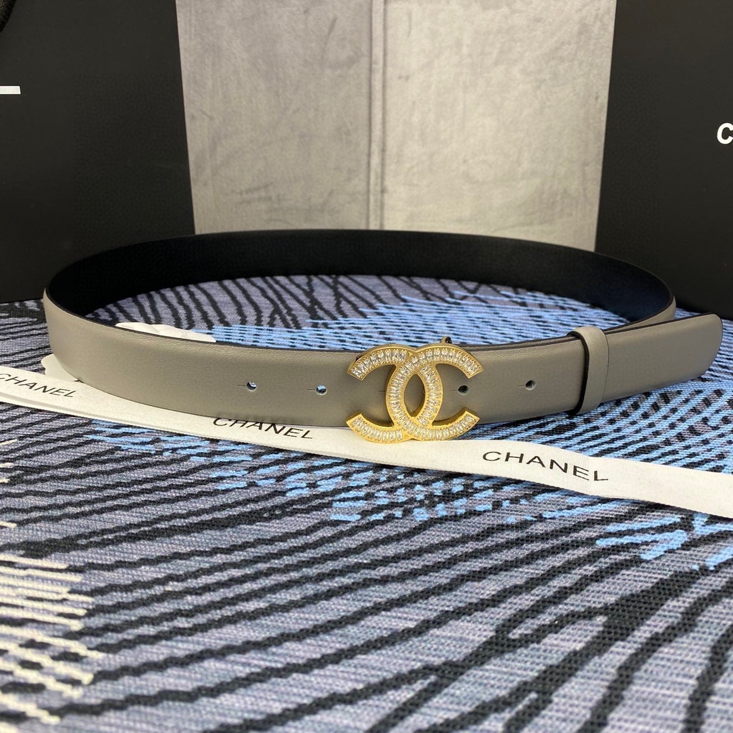 CHANEL 25S BELT 30 MM IN GREY CALFSKIN WITH GOLD HARDWARE 615093 - 30