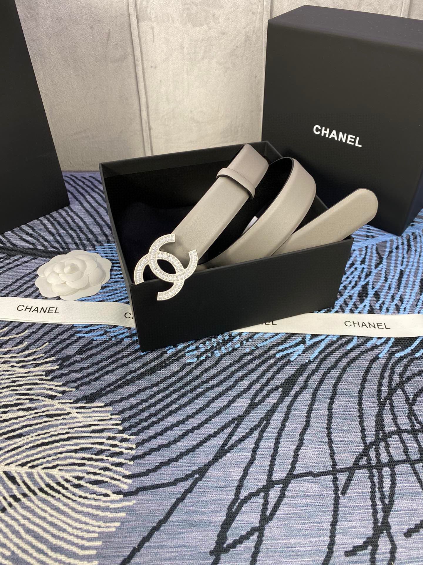 CHANEL 25S BELT 30 MM IN GREY CALFSKIN WITH SILVER HARDWARE 615093 - 30