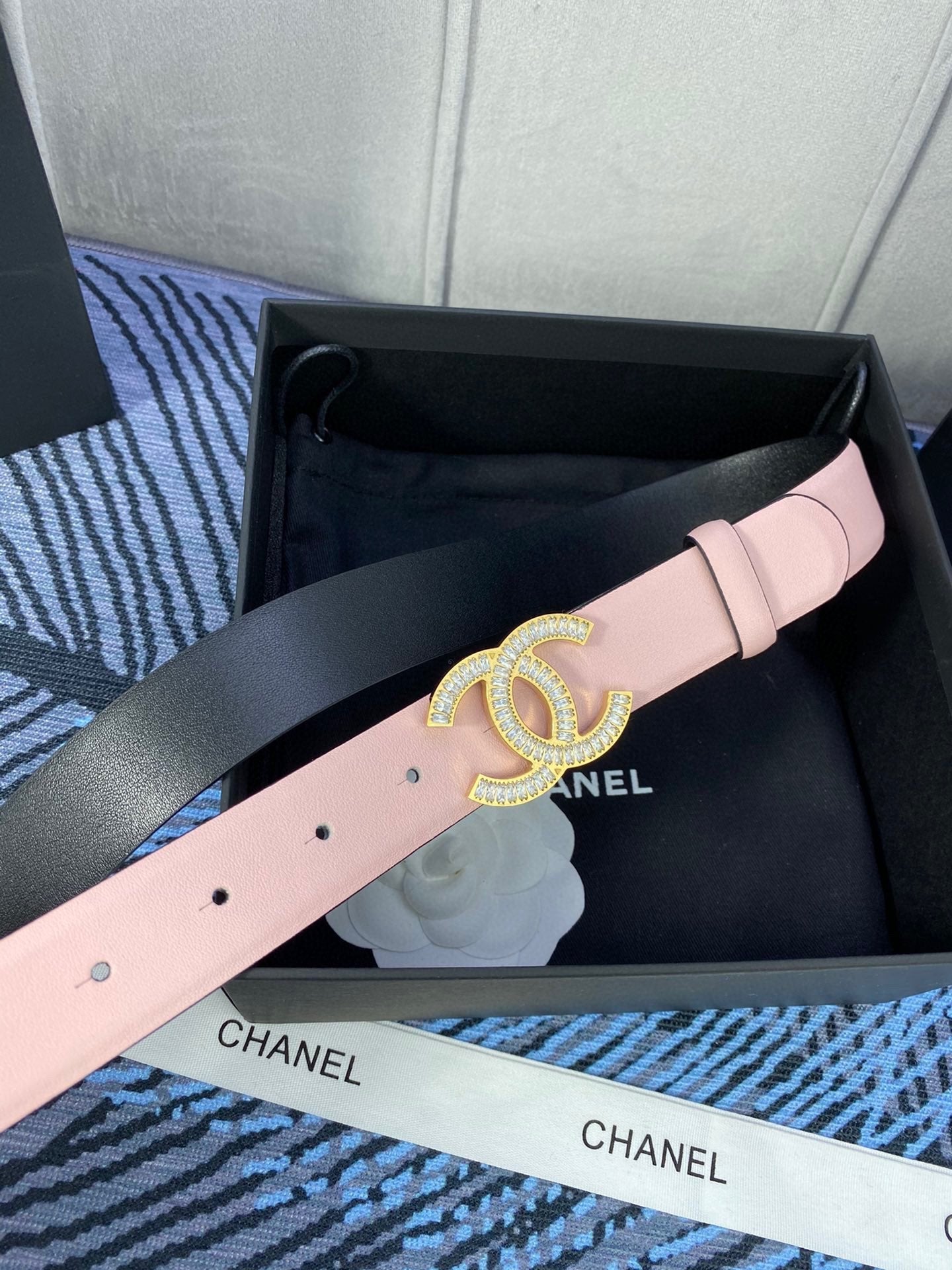 CHANEL 25S BELT 30 MM IN LIGHT PINK CALFSKIN WITH GOLD HARDWARE 615095 - 30