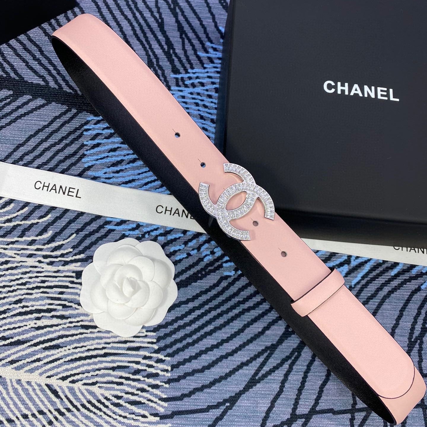 CHANEL 25S BELT 30 MM IN LIGHT PINK CALFSKIN WITH SILVER HARDWARE 615095 - 30