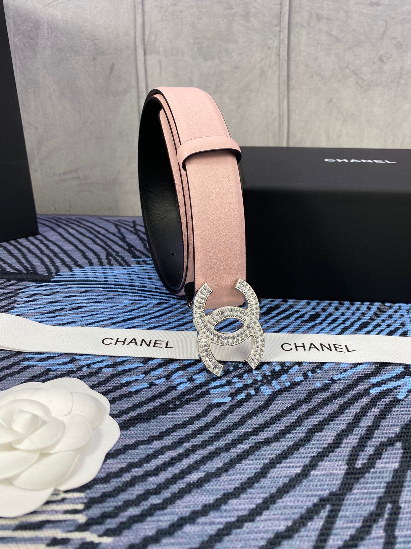 CHANEL 25S BELT 30 MM IN LIGHT PINK CALFSKIN WITH SILVER HARDWARE 615095 - 30