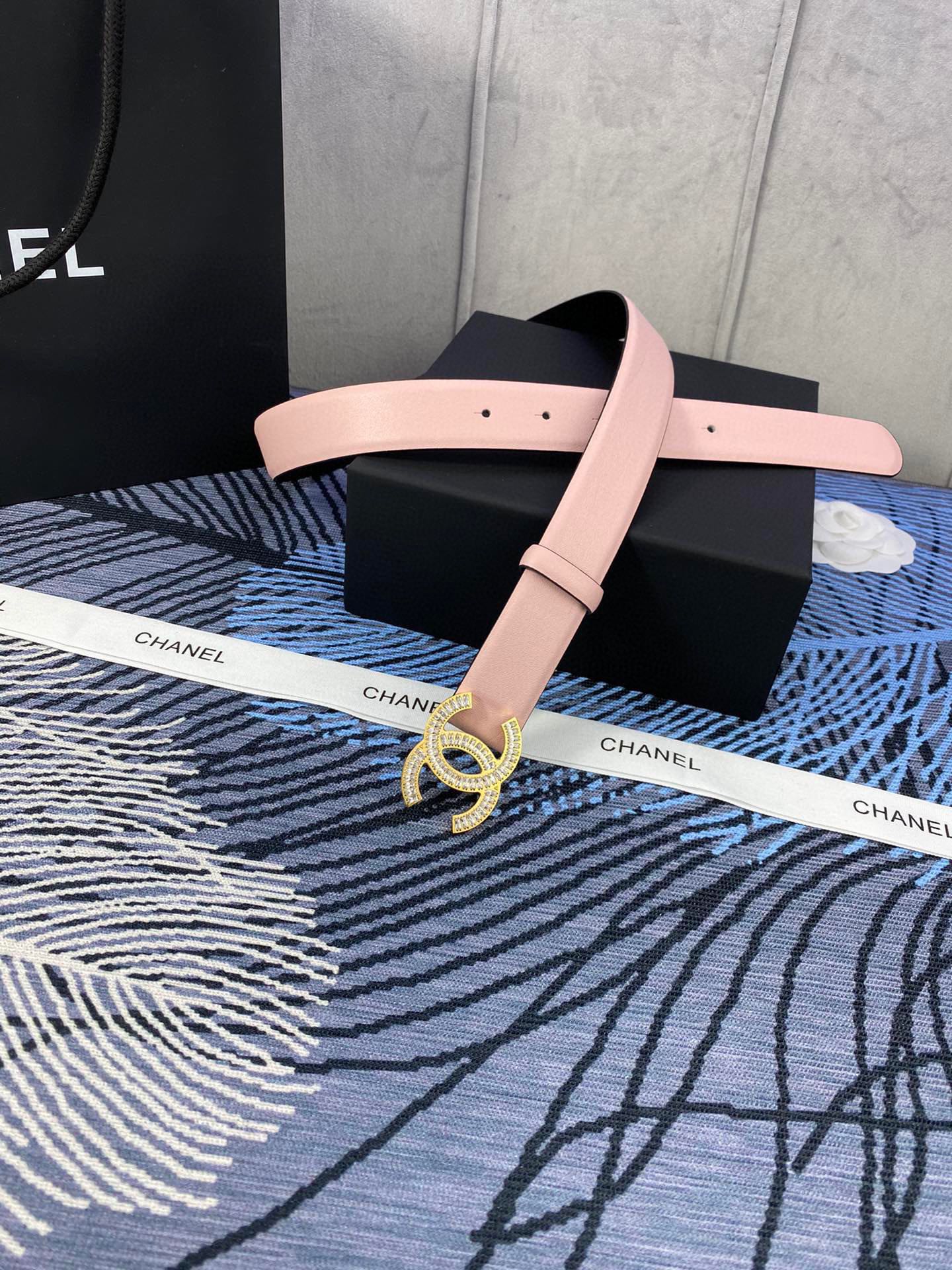 CHANEL 25S BELT 30 MM IN LIGHT PINK CALFSKIN WITH GOLD HARDWARE 615095 - 30