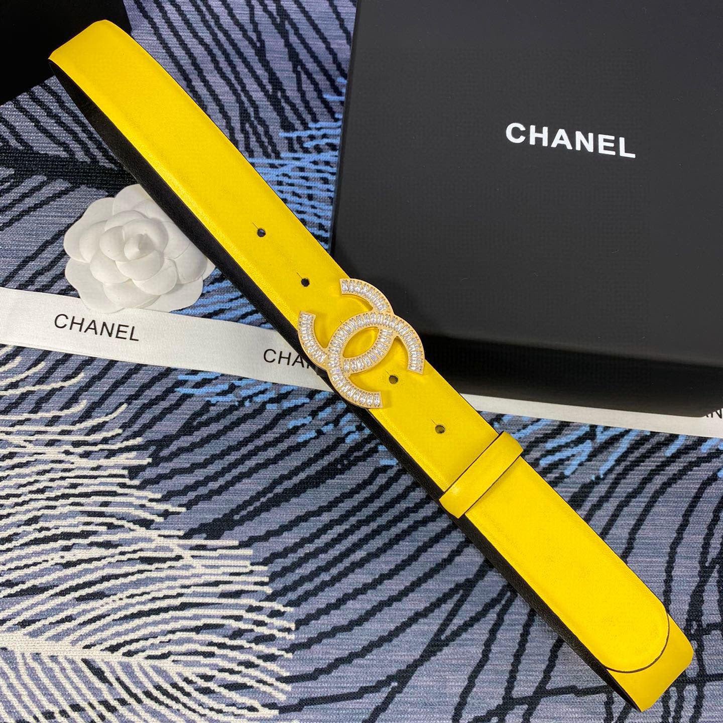 CHANEL 25S BELT 30 MM IN YELLOW CALFSKIN WITH GOLD HARDWARE 615096 - 30