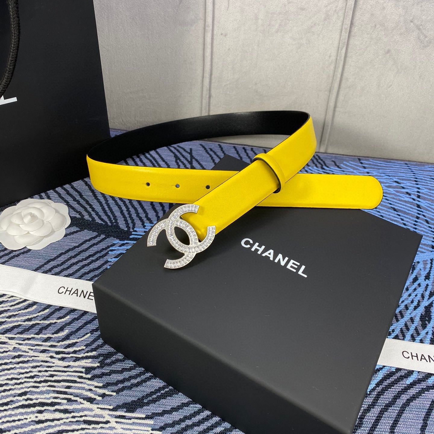 CHANEL 25S BELT 30 MM IN YELLOW CALFSKIN WITH SILVER HARDWARE 615096 - 30