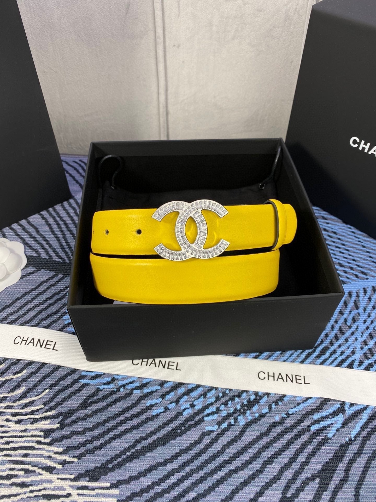 CHANEL 25S BELT 30 MM IN YELLOW CALFSKIN WITH SILVER HARDWARE 615096 - 30