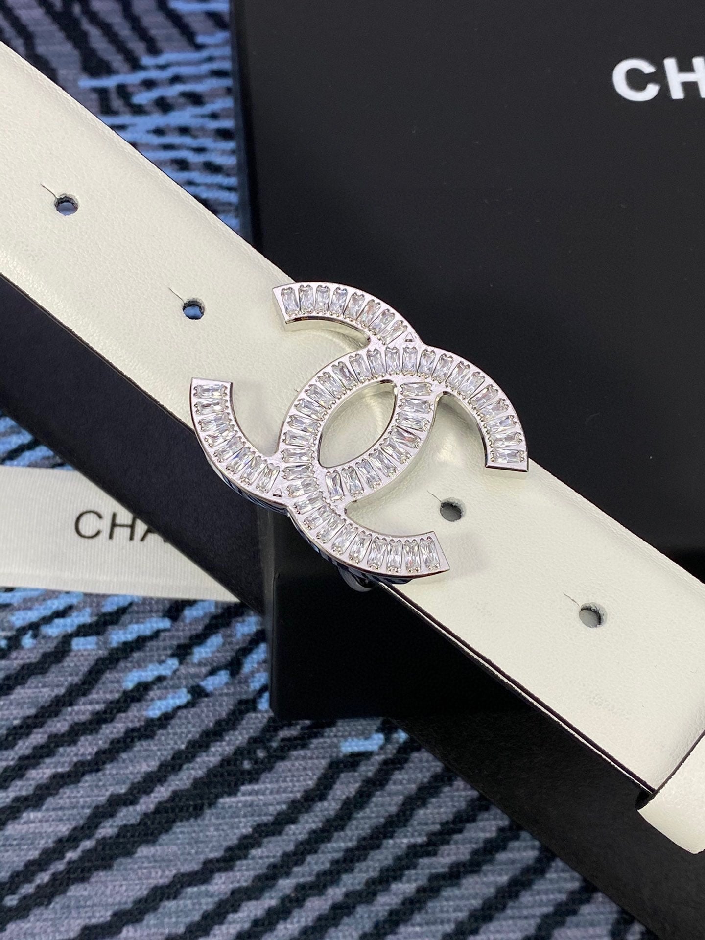 CHANEL 25S BELT 30 MM IN WHITE CALFSKIN WITH SILVER HARDWARE 615098 - 30