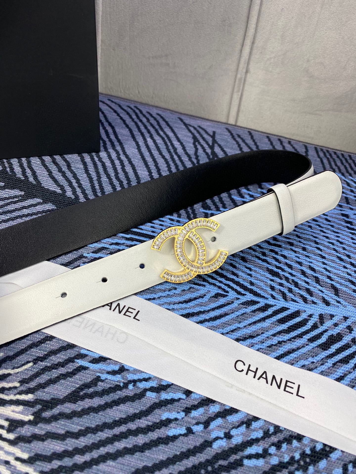 CHANEL 25S BELT 30 MM IN WHITE CALFSKIN WITH GOLD HARDWARE 615098 - 30