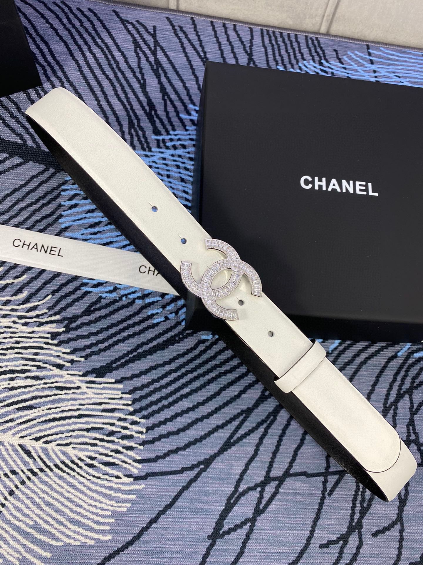 CHANEL 25S BELT 30 MM IN WHITE CALFSKIN WITH SILVER HARDWARE 615098 - 30