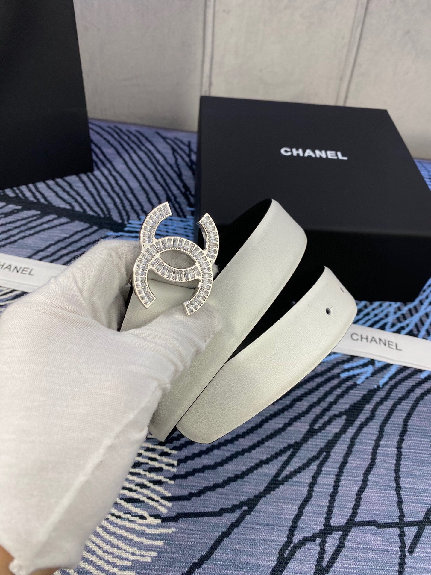CHANEL 25S BELT 30 MM IN WHITE CALFSKIN WITH SILVER HARDWARE 615098 - 30