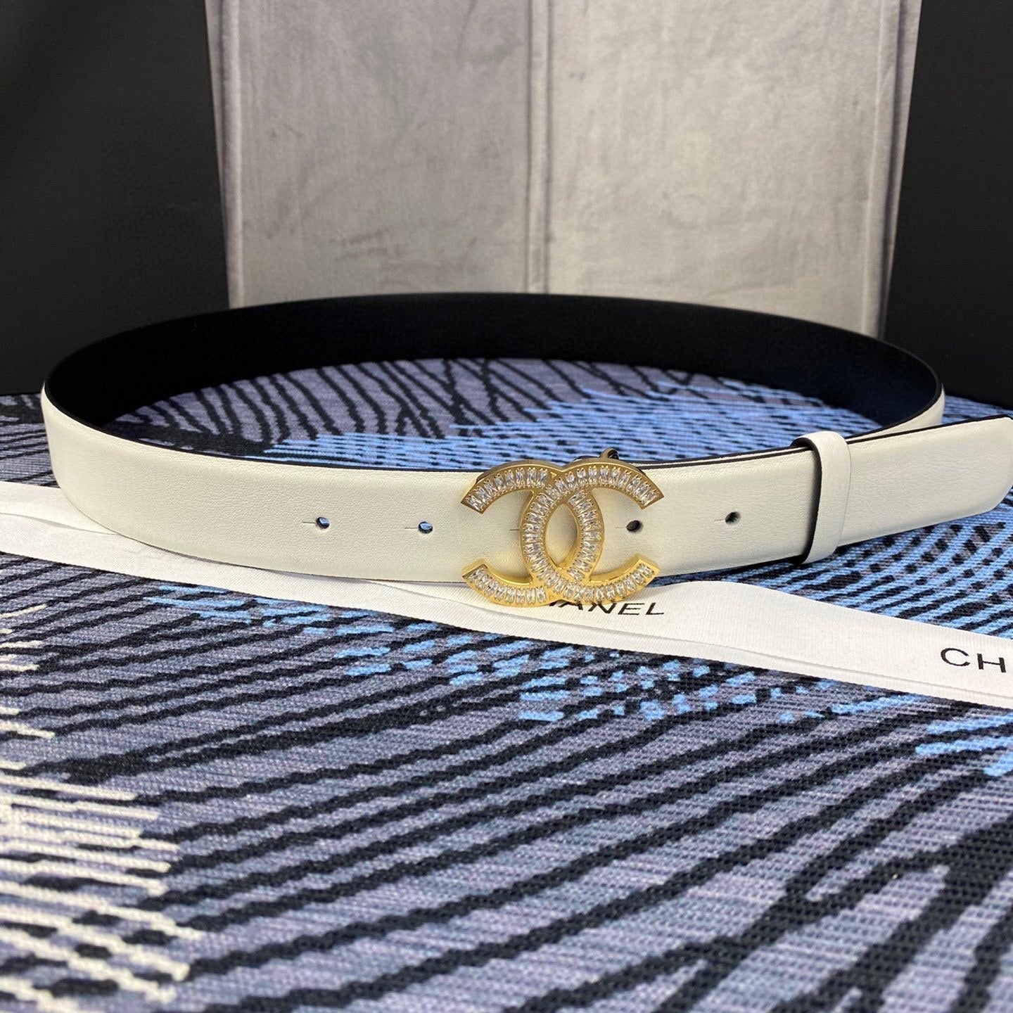 CHANEL 25S BELT 30 MM IN WHITE CALFSKIN WITH GOLD HARDWARE 615098 - 30