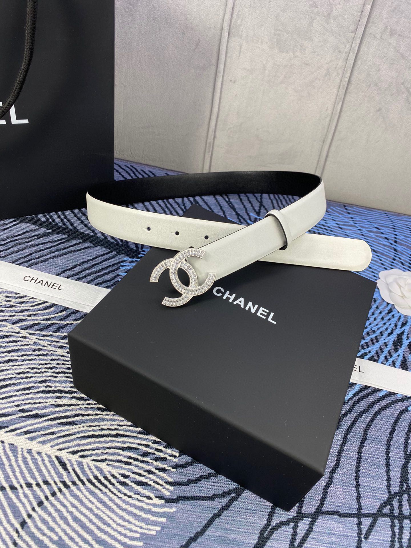 CHANEL 25S BELT 30 MM IN WHITE CALFSKIN WITH SILVER HARDWARE 615098 - 30