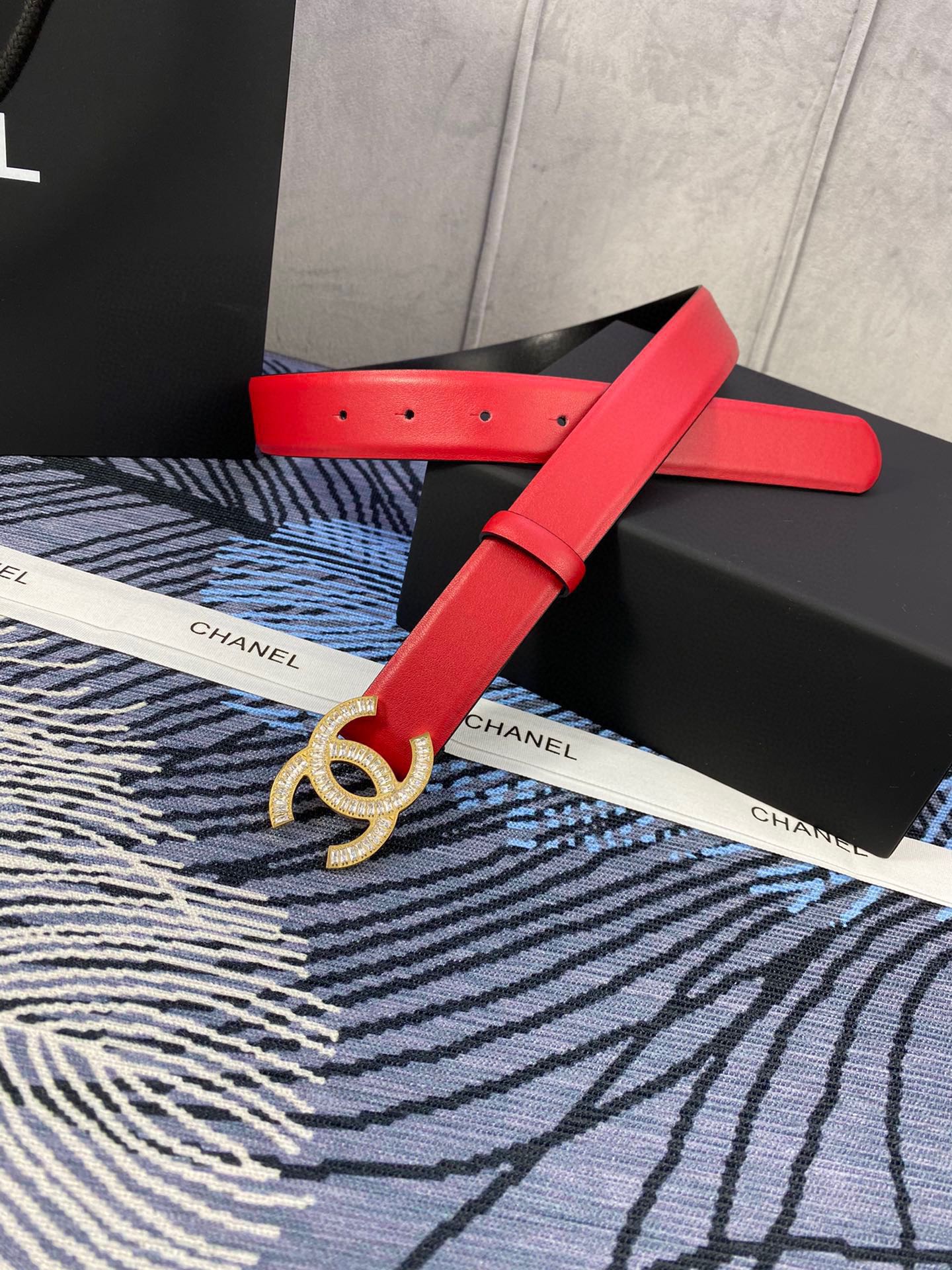 CHANEL 25S BELT 30 MM IN RED CALFSKIN WITH GOLD HARDWARE 615099 - 30