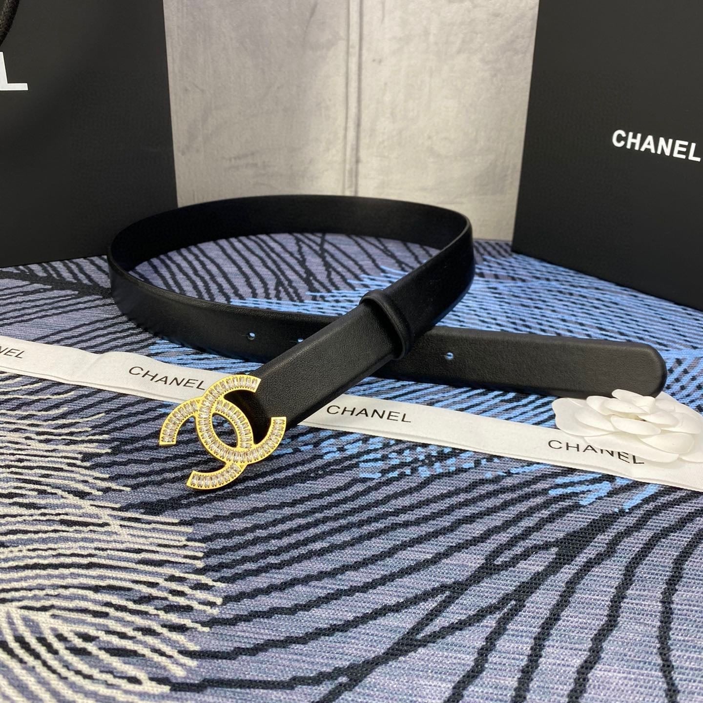 CHANEL 25S BELT 30 MM IN BLACK CALFSKIN WITH GOLD HARDWARE 615100 - 30