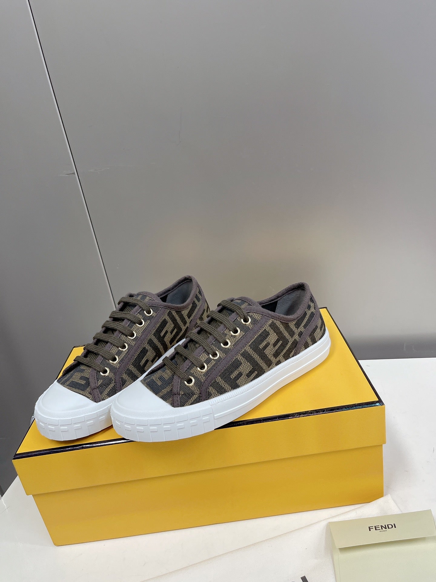 FENDI DOMINO MOTIF LOW-TOP SNEAKERS IN BROWN CANVAS - 35