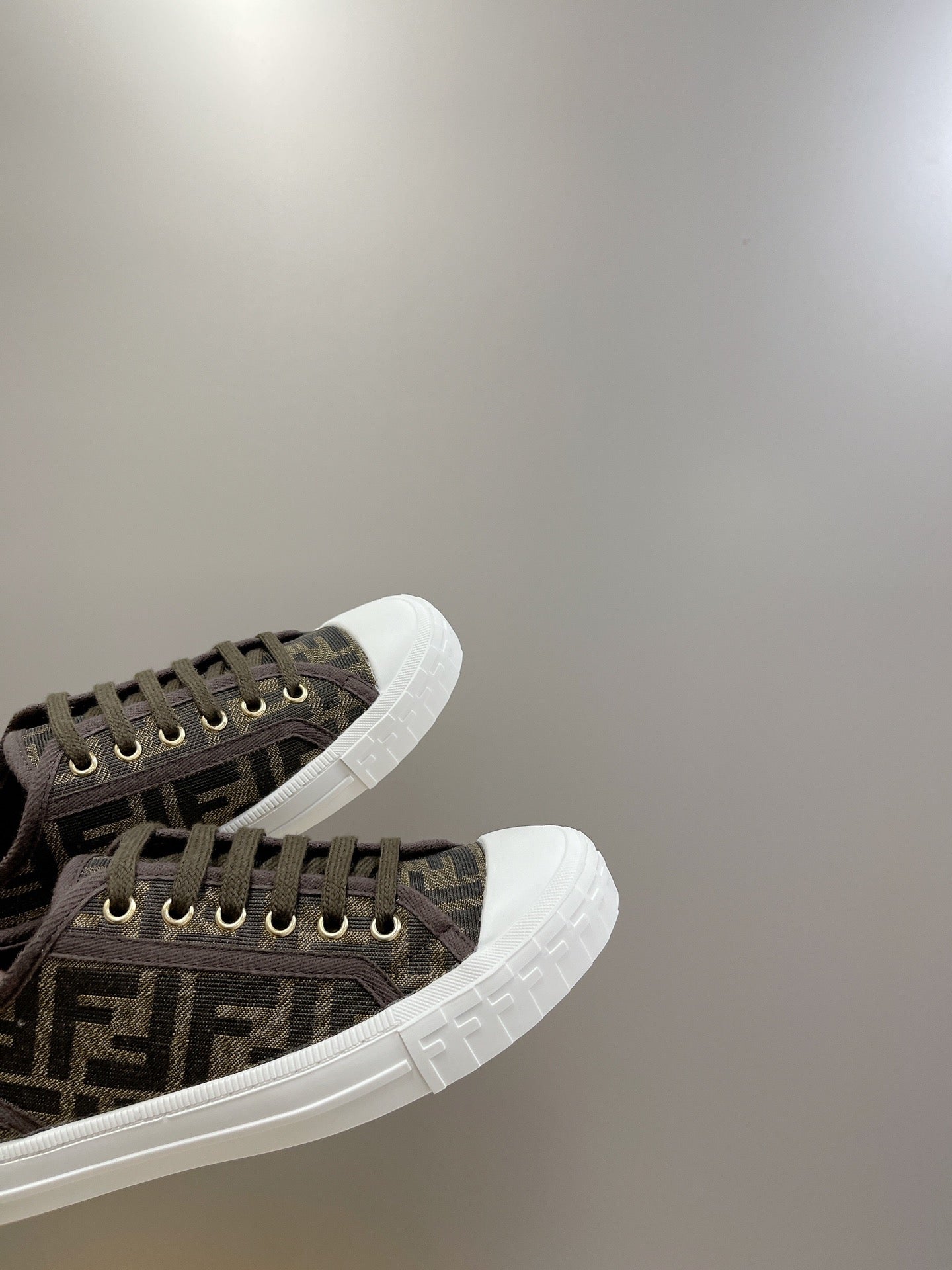 FENDI DOMINO MOTIF LOW-TOP SNEAKERS IN BROWN CANVAS - 35