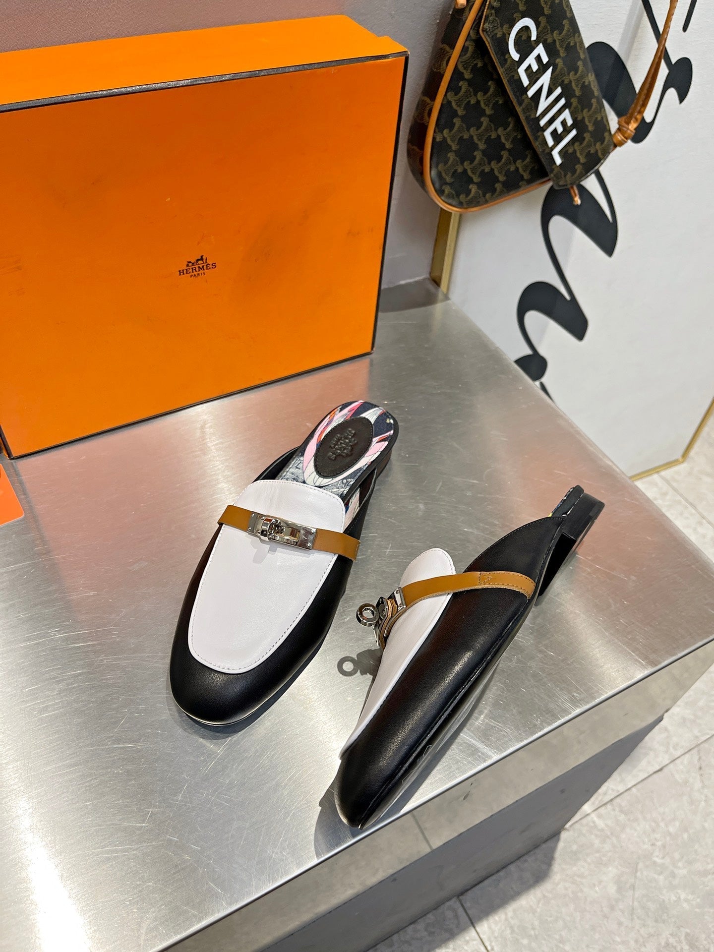 0Z MULE WHITE AND BLACK CALFSKIN WITH PATTERN - 35