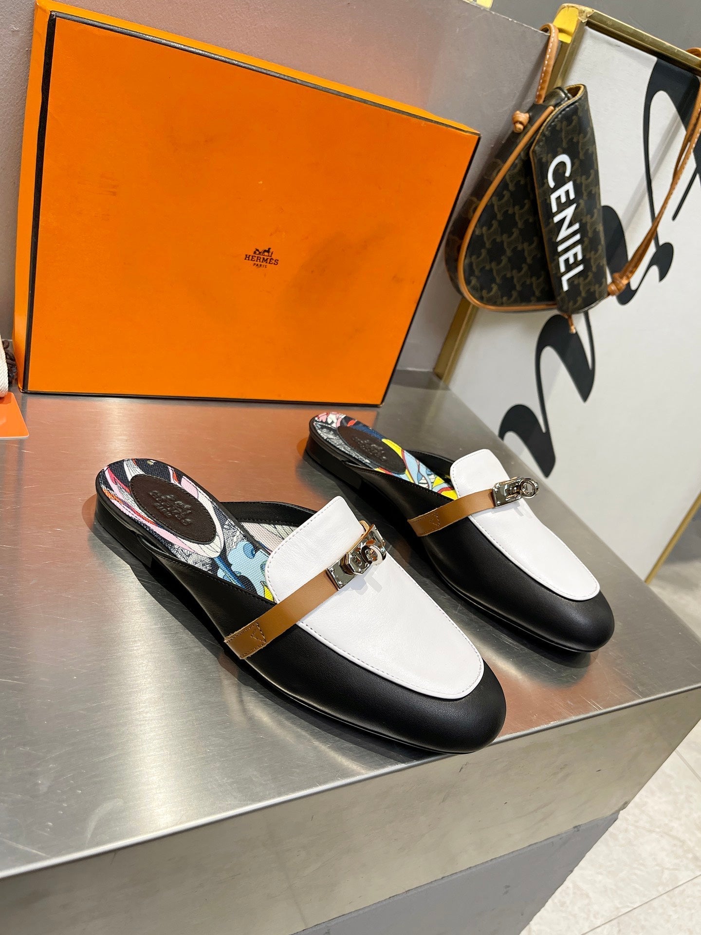 0Z MULE WHITE AND BLACK CALFSKIN WITH PATTERN - 35