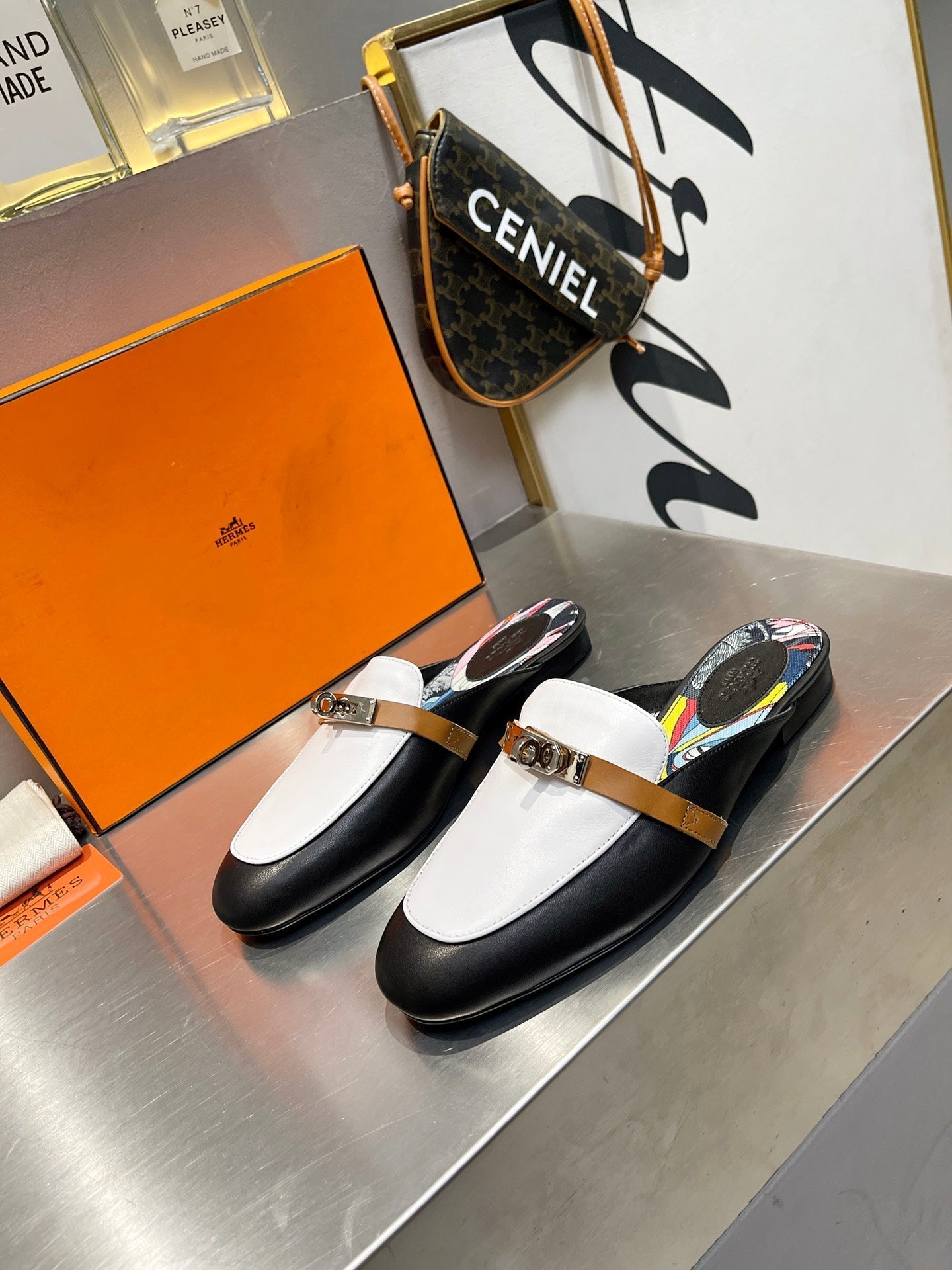 0Z MULE WHITE AND BLACK CALFSKIN WITH PATTERN - 35