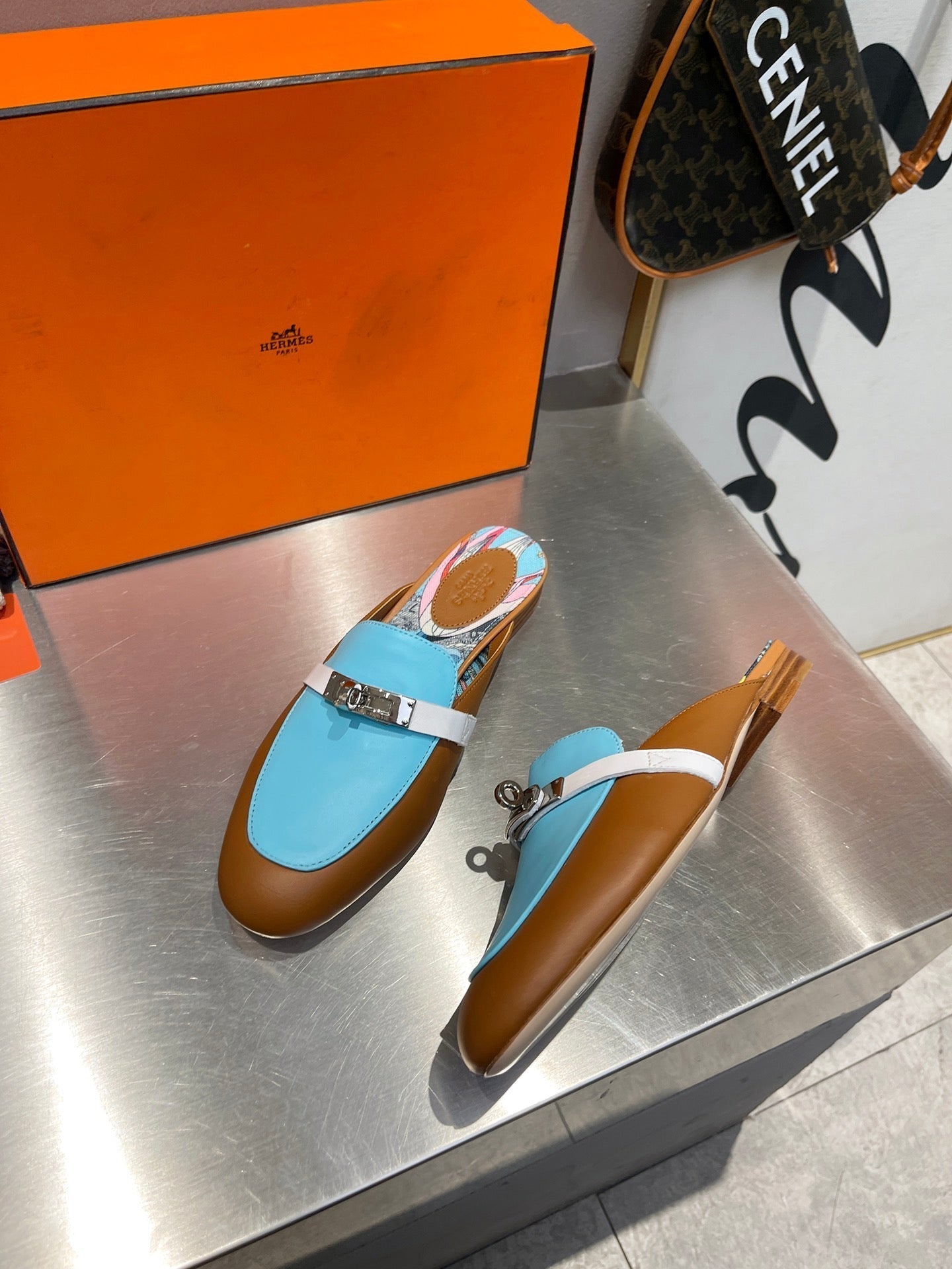 0Z MULE CARAMEL AND SKY CALFSKIN WITH PATTERN - 35