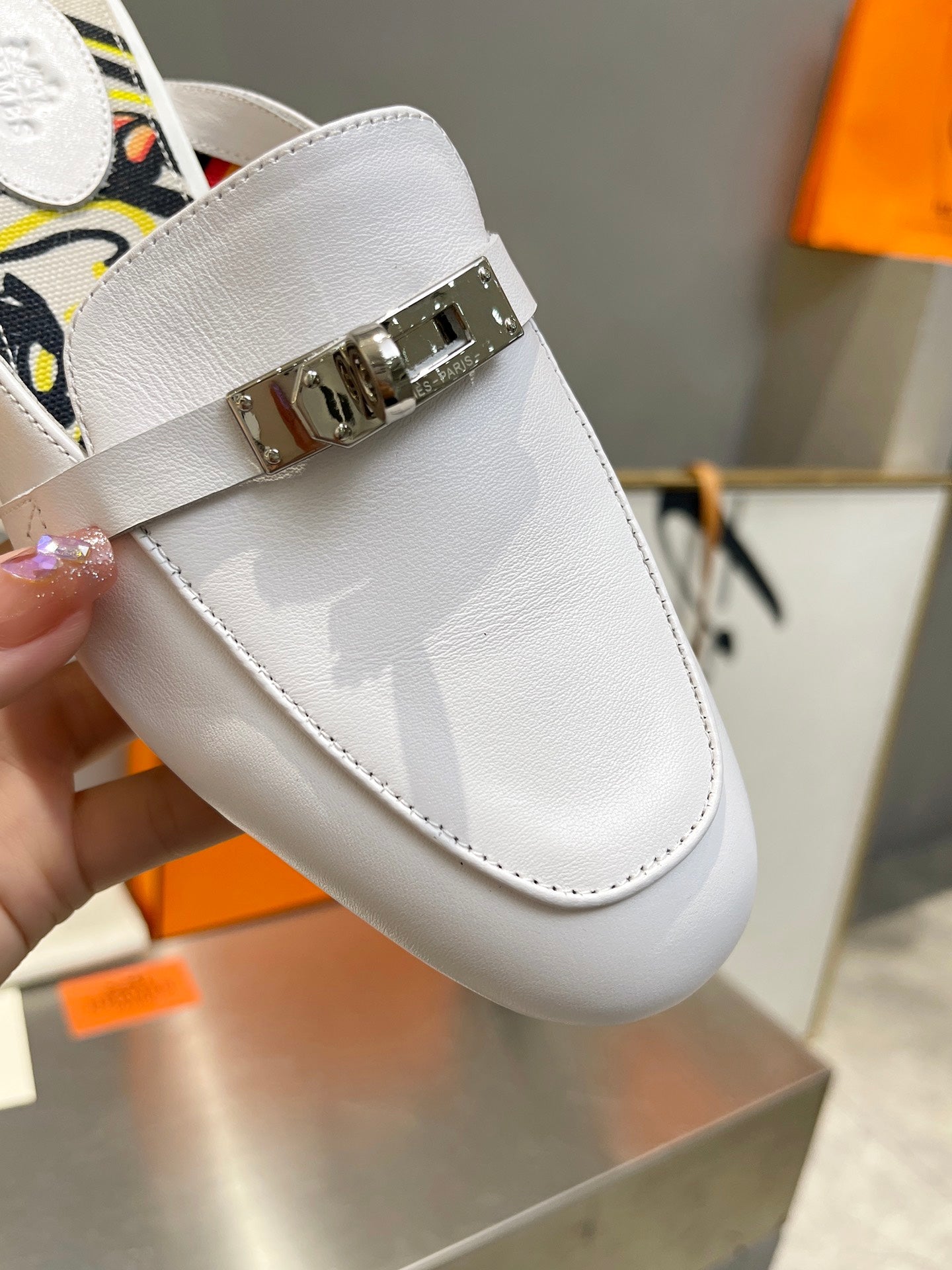 0Z MULE WHITE CALFSKIN WITH BLACK PATTERN - 35