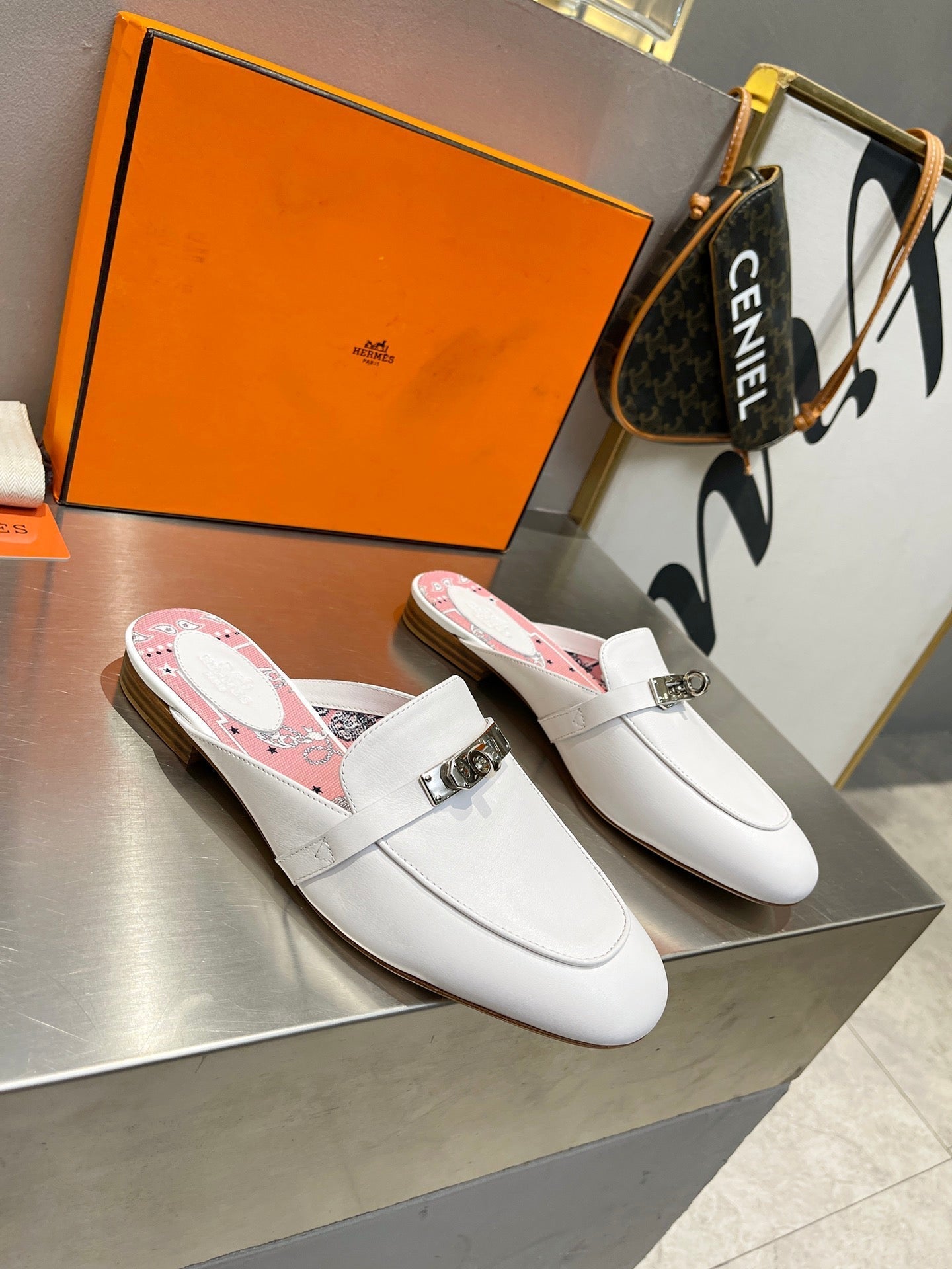 0Z MULE WHITE CALFSKIN WITH PINK PATTERN - 35