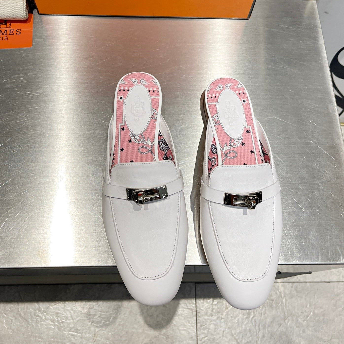 0Z MULE WHITE CALFSKIN WITH PINK PATTERN - 35