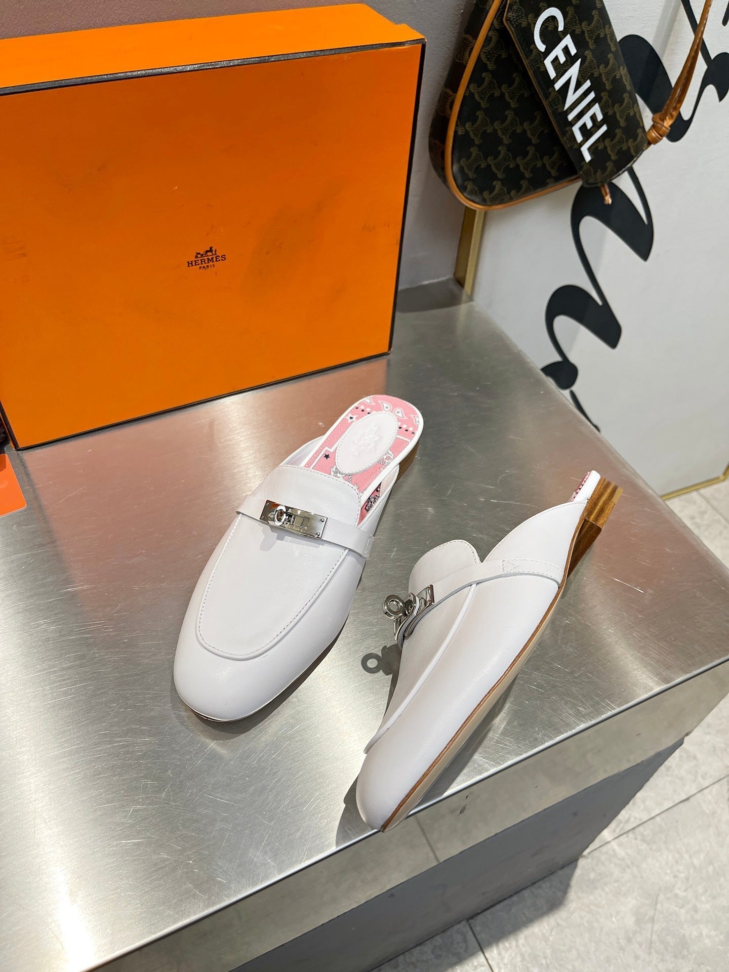 0Z MULE WHITE CALFSKIN WITH PINK PATTERN - 35